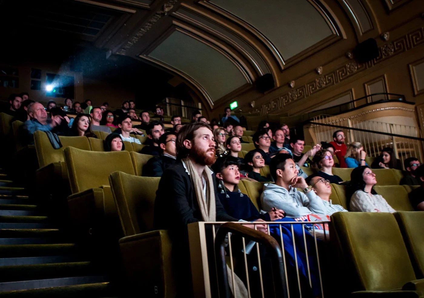 每日大赛｜动漫大赛欢迎投稿电影节放映厅观众沉浸式观影
